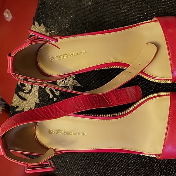 BCBGeneration Red  SIZE 11. Only worn once, looks brand new. - Picture 1 of 8